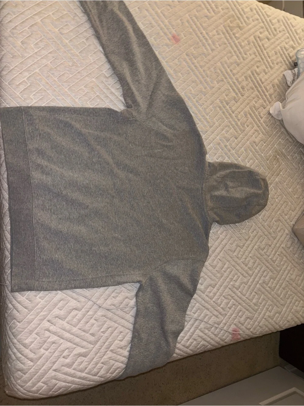 Nike Men’s Gray Pullover hoodie with Subtle Logo
